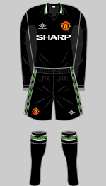 manchester united 1999 third kit